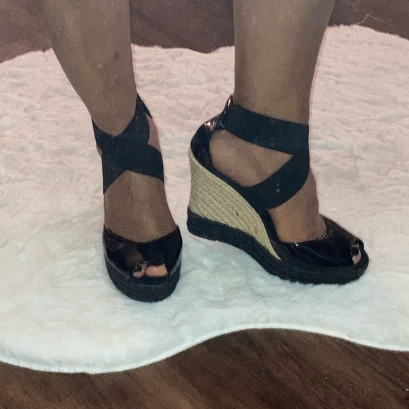 Shoes - Picture 6 of 7